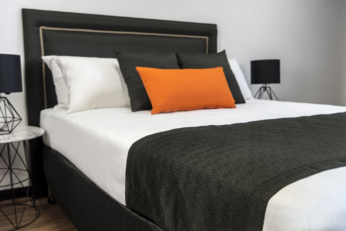 Throw Pinnacle Charcoal KB-0 Throw Pinnacle Charcoal KB-0